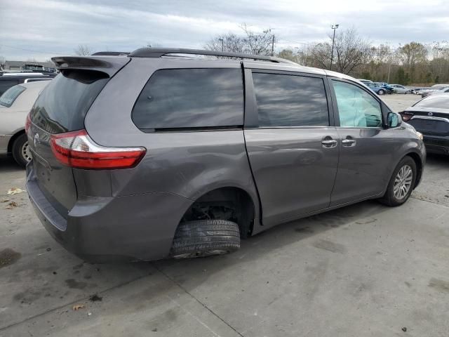 2017 Toyota Sienna XLE