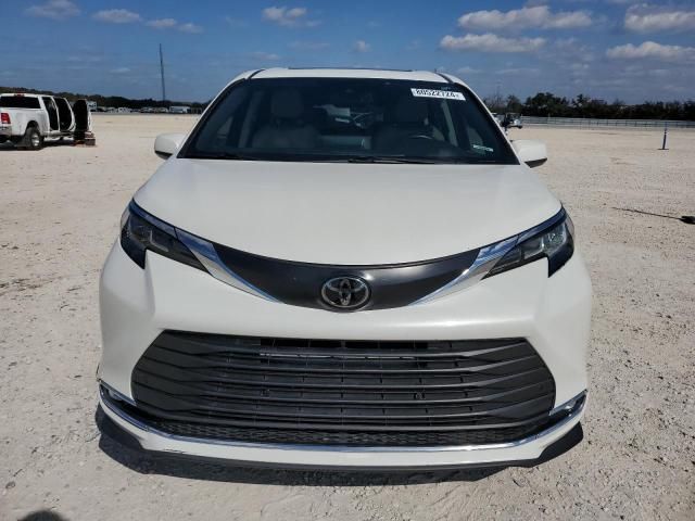 2021 Toyota Sienna XLE