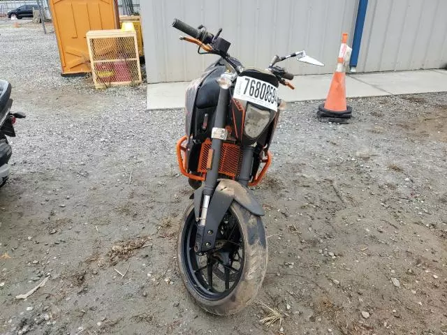 2015 KTM 690 Duke