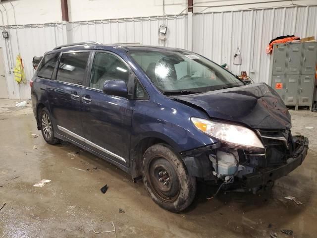 2018 Toyota Sienna XLE