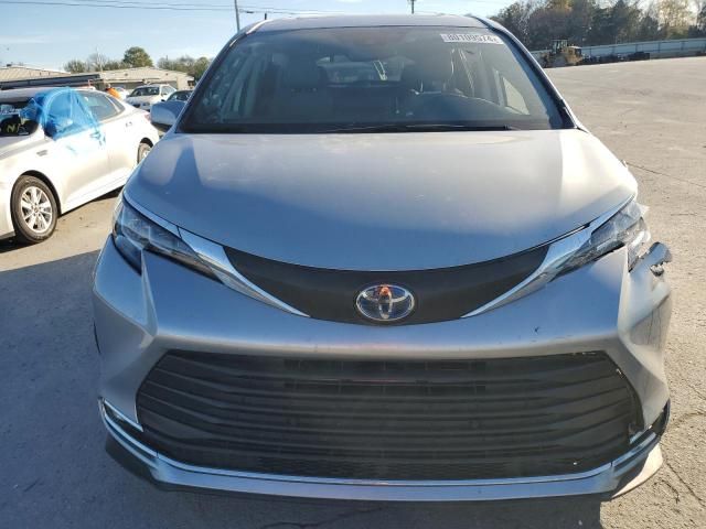 2021 Toyota Sienna XLE