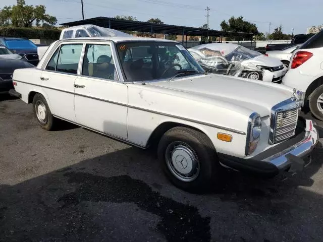 1976 Mercedes-Benz 240D