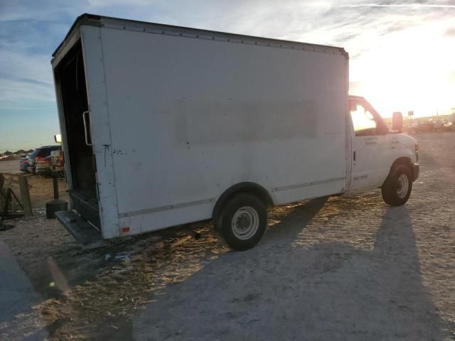 2014 Ford Econoline E350 Super Duty Cutaway Van