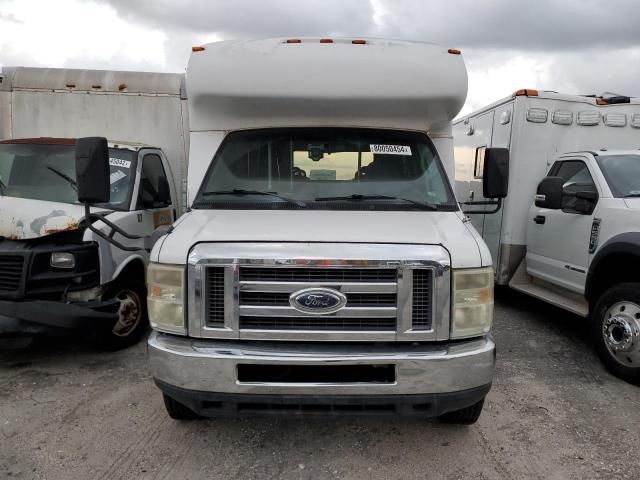 2010 Ford Econoline E350 Super Duty Cutaway Van