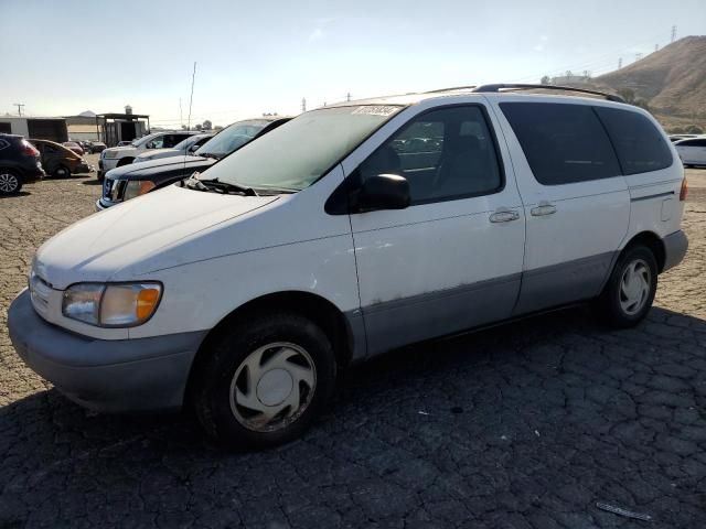 2000 Toyota Sienna LE