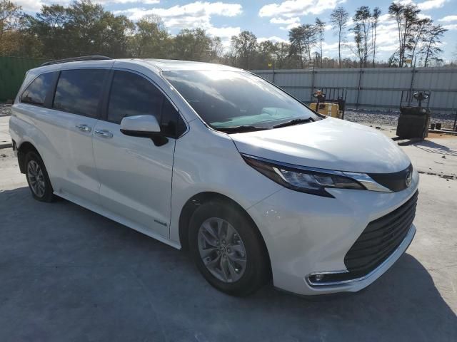 2021 Toyota Sienna XLE