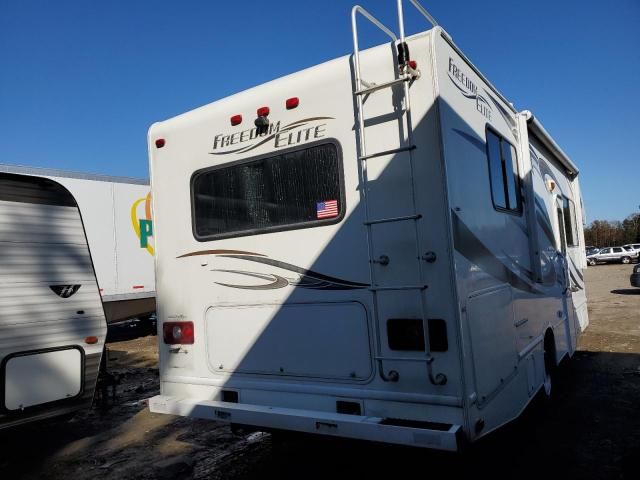 2011 Ford Econoline E450 Super Duty Cutaway Van