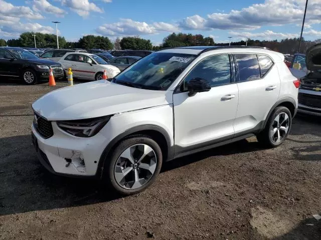 2024 Volvo XC40 Plus