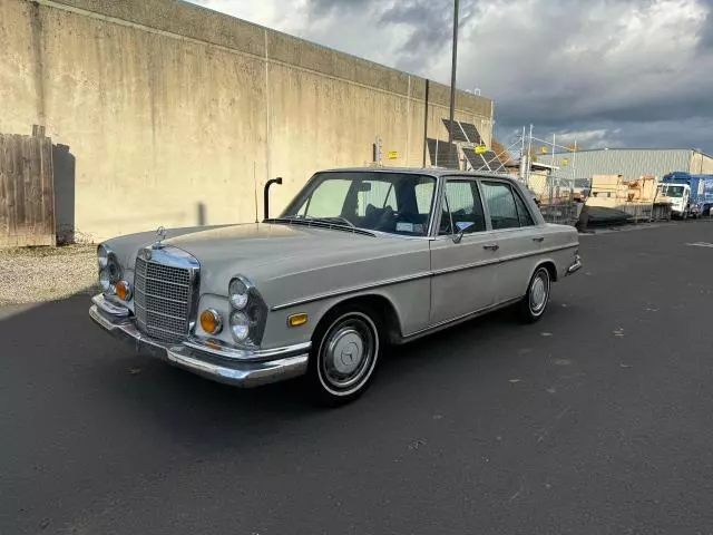 1972 Mercedes-Benz 280 SE