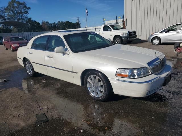 2005 Lincoln Town Car Signature Limited