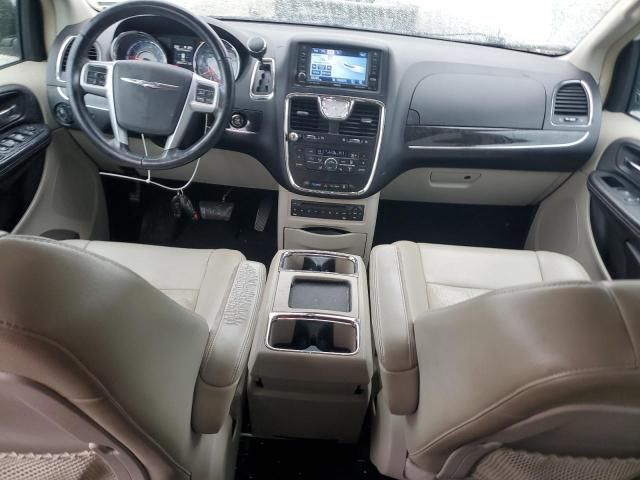 2011 Chrysler Town & Country Touring L