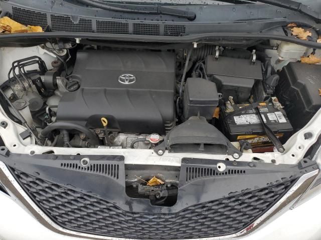 2015 Toyota Sienna Sport