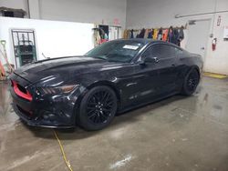 Carros dañados por inundaciones a la venta en subasta: 2015 Ford Mustang