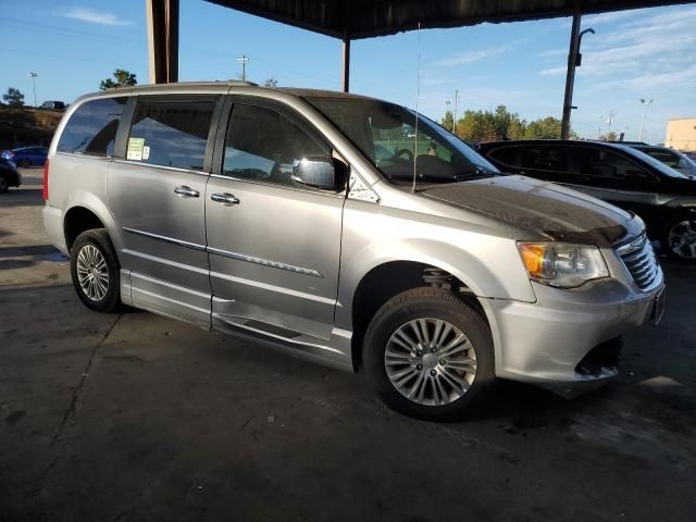 2016 Chrysler Town & Country Touring L