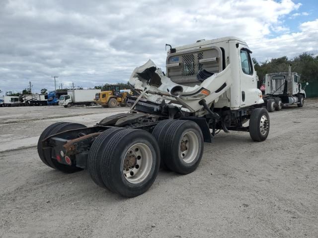 2011 Freightliner Cascadia 113