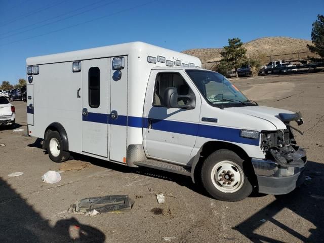 2021 Ford Econoline E350 Super Duty Cutaway Van