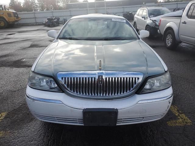 2011 Lincoln Town Car Signature Limited