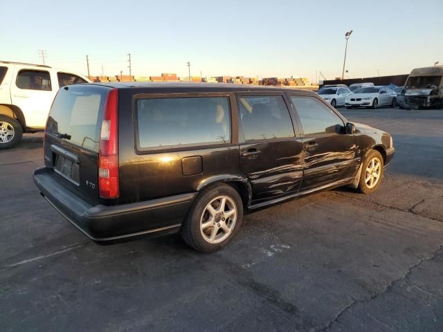 2000 Volvo V70 Base