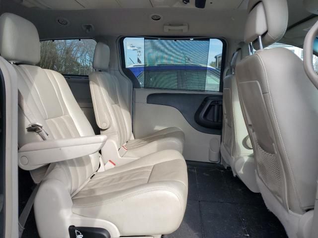 2012 Chrysler Town & Country Touring L