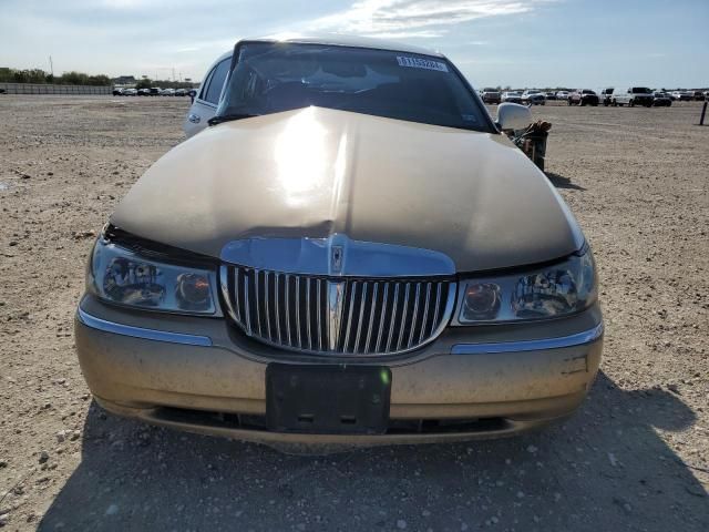 2000 Lincoln Town Car Signature