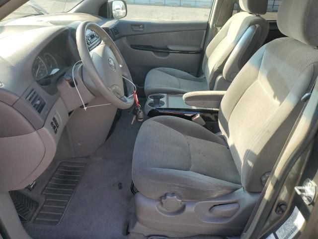 2004 Toyota Sienna CE