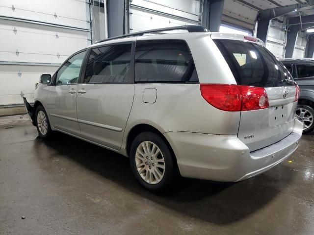 2010 Toyota Sienna XLE