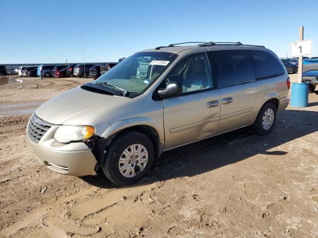 2005 Chrysler Town & Country LX