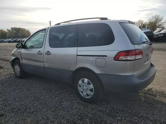 2001 Toyota Sienna LE