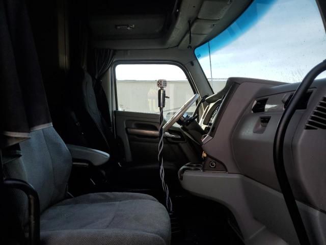 2014 Kenworth Construction T680