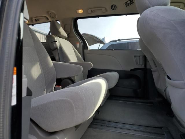 2018 Toyota Sienna LE