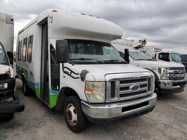 2010 Ford Econoline E350 Super Duty Cutaway Van