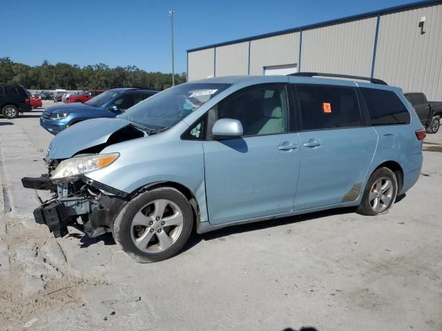 2015 Toyota Sienna LE