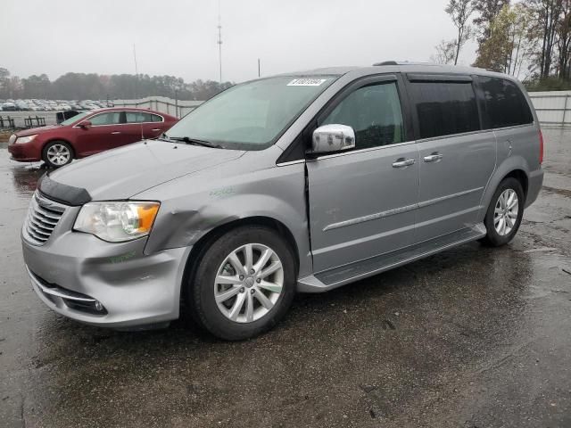 2016 Chrysler Town & Country Limited Platinum