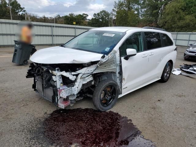 2021 Toyota Sienna LE