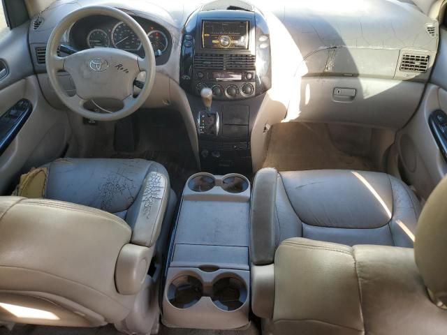 2004 Toyota Sienna CE