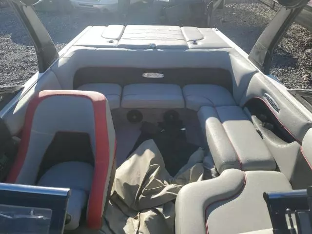 2004 Malibu Boat