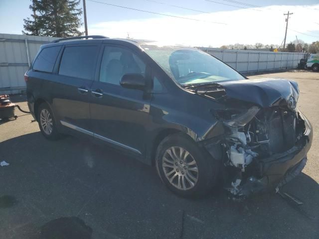 2017 Toyota Sienna XLE