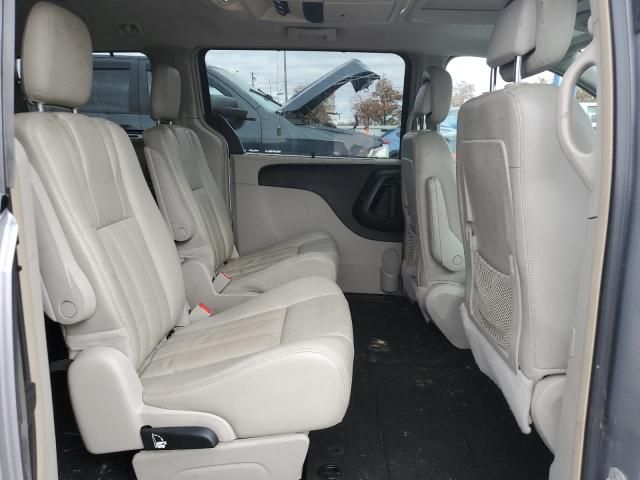 2014 Chrysler Town & Country Touring L