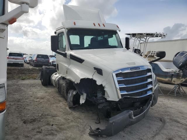 2020 Freightliner Cascadia 126