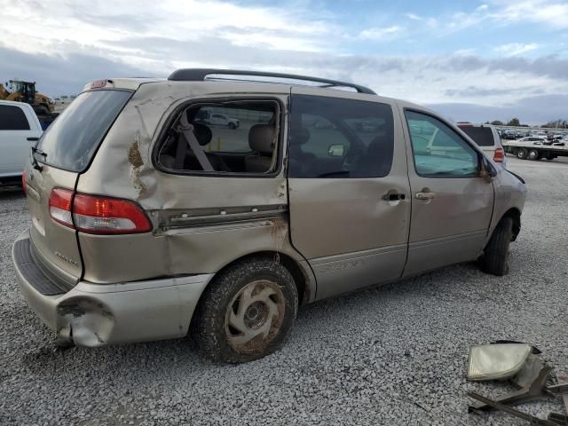 2003 Toyota Sienna LE