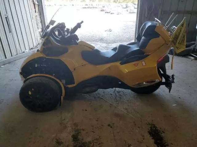 2013 Can-Am Spyder Roadster RT