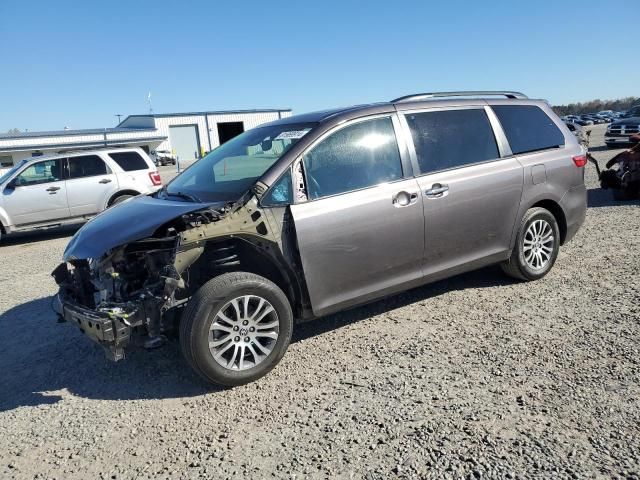 2020 Toyota Sienna XLE