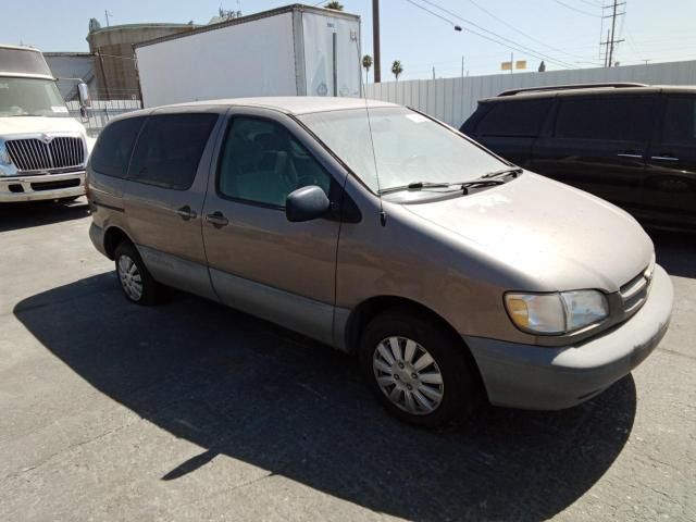 1999 Toyota Sienna CE