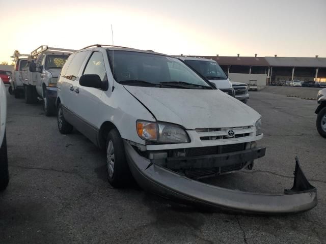 2000 Toyota Sienna LE