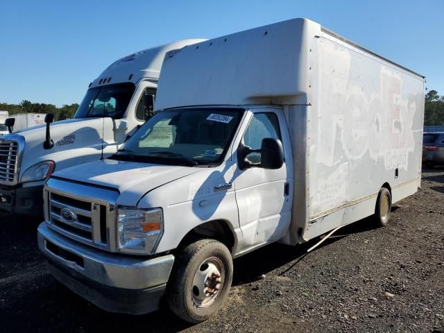 2022 Ford Econoline E450 Super Duty Cutaway Van