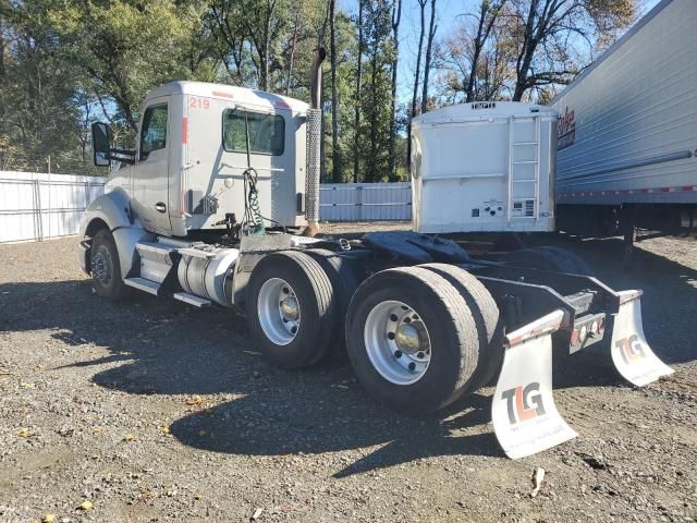 2015 Kenworth Construction T680