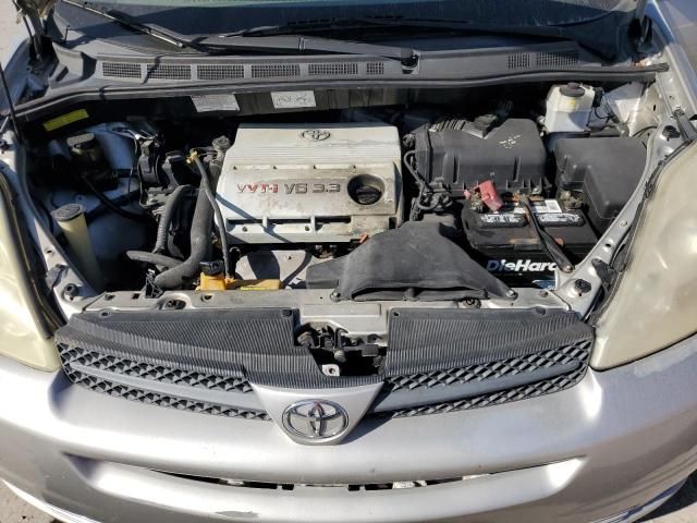 2004 Toyota Sienna XLE