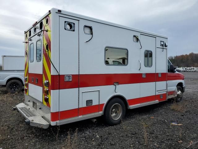 2012 Ford Econoline E450 Super Duty Cutaway Van