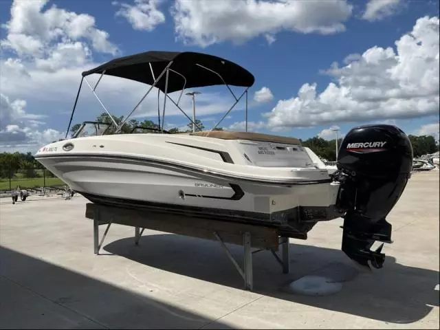 2022 Bayliner VR6 BR