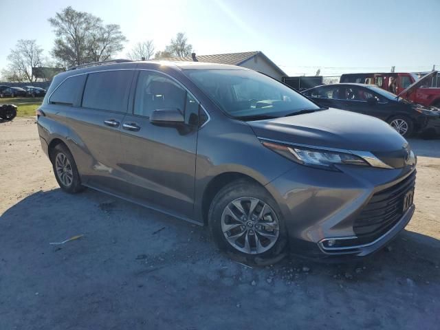 2022 Toyota Sienna XLE